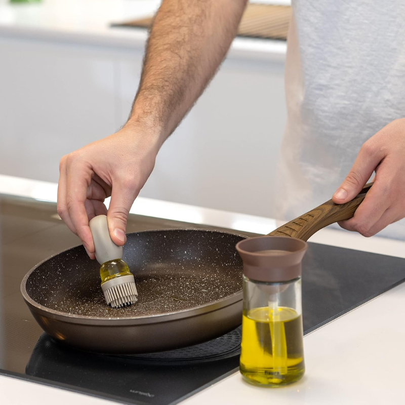 OliePensel™ – 2-i-1 Olieflaske med Silikonepensel
